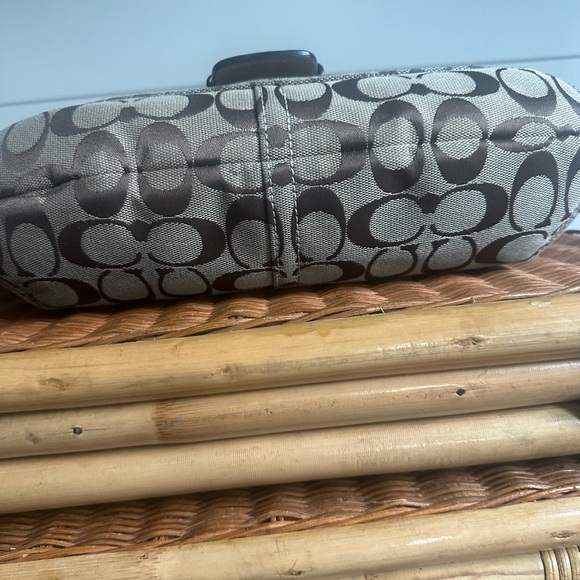 Coach Brown and Tan Signature SoHo Buckle Shoulder Bag y2k d1067-f15668 - Picture 12 of 16